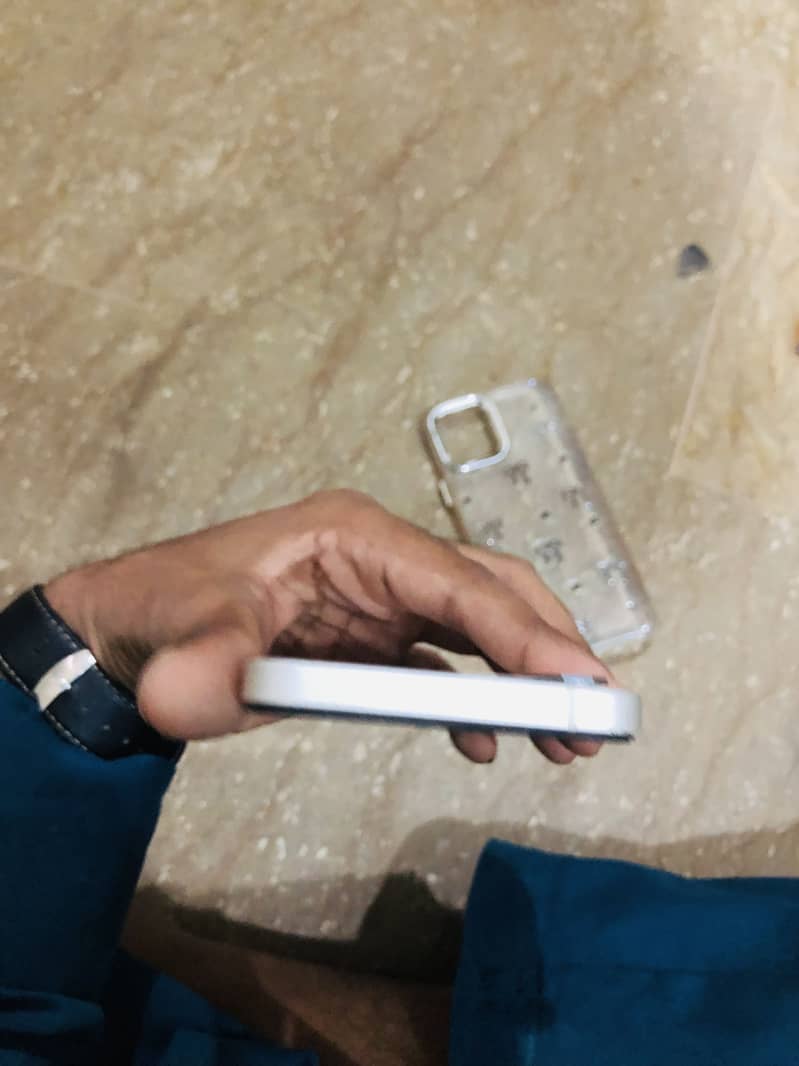 Apple iPhone 12 7