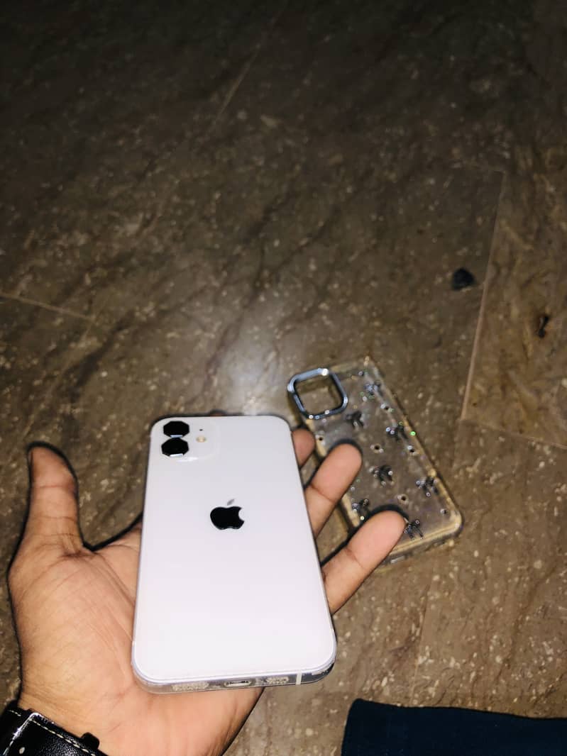Apple iPhone 12 11