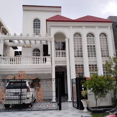 I SELL 10 MARLA BRAND NEW HOUSE IN BAHRIA ORCHARD LAHORE. PHASE 1 CENTRAL BLOCK. ALL FACILITIES ARE ON WALKING DISTANCE