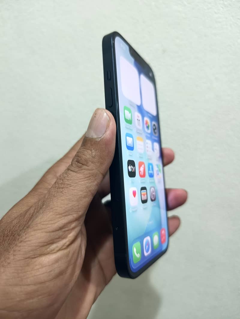Apple iPhone 13 7