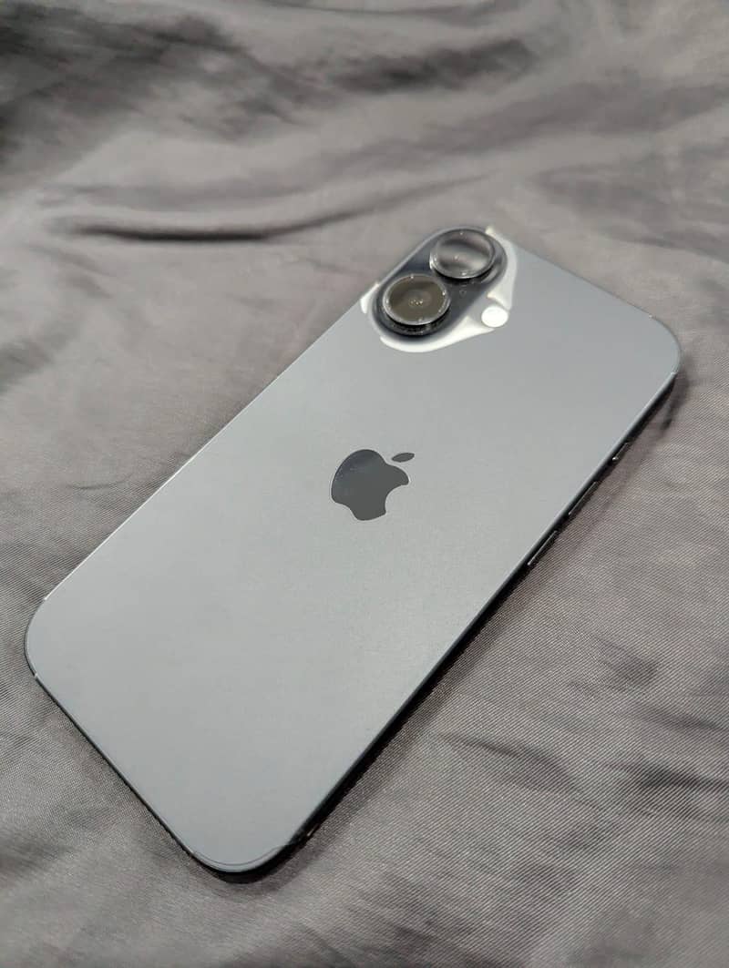 Apple iPhone 16 0