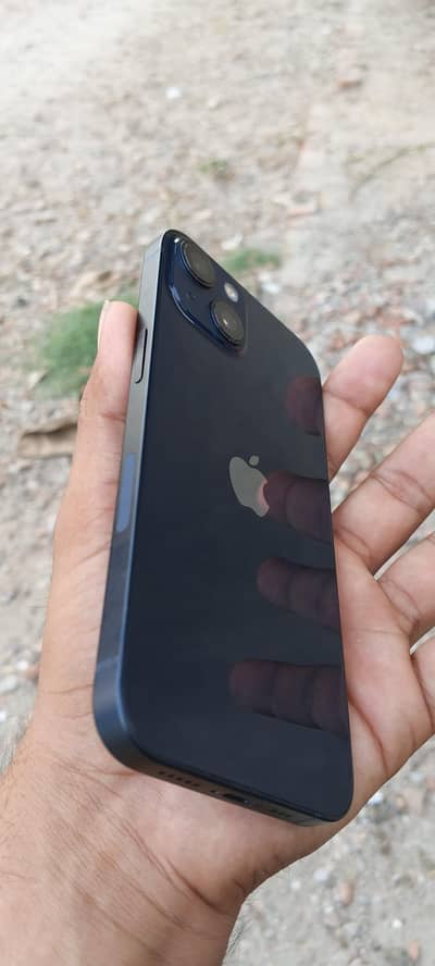 Apple iPhone 13