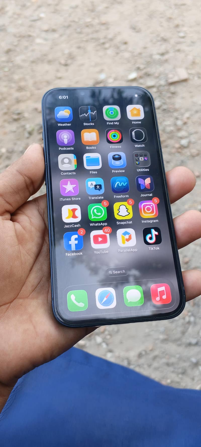 Apple iPhone 13 4