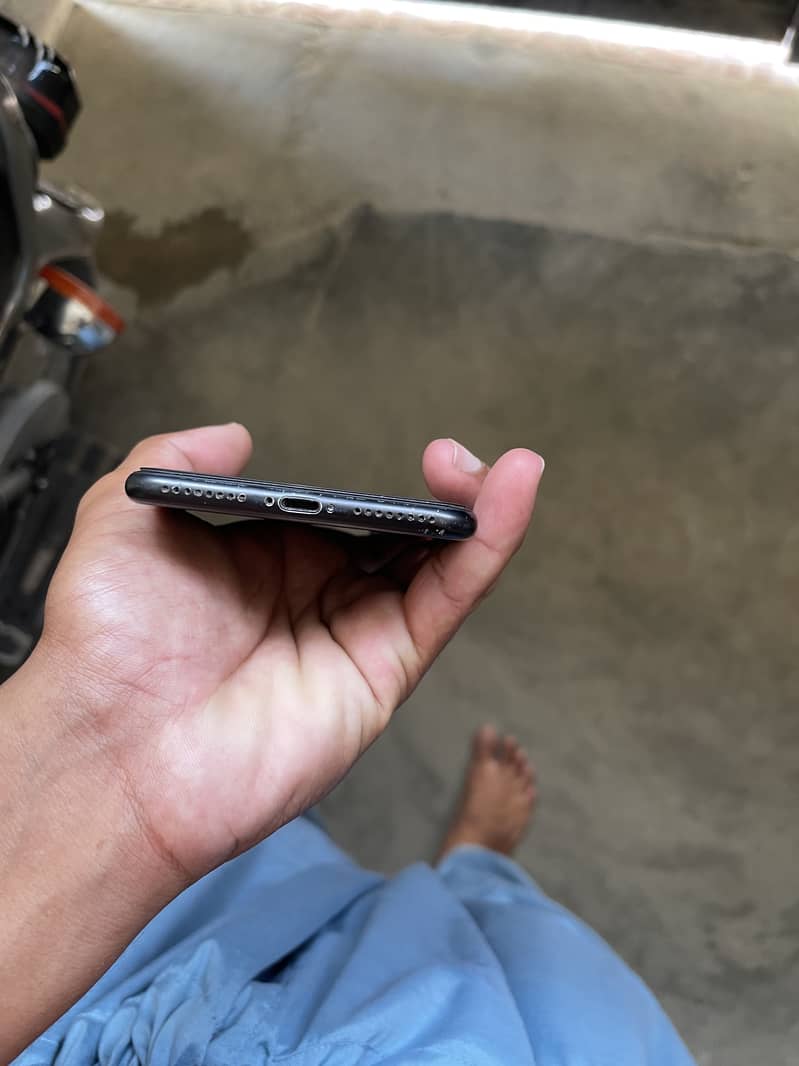 Apple iPhone 7 Plus 11