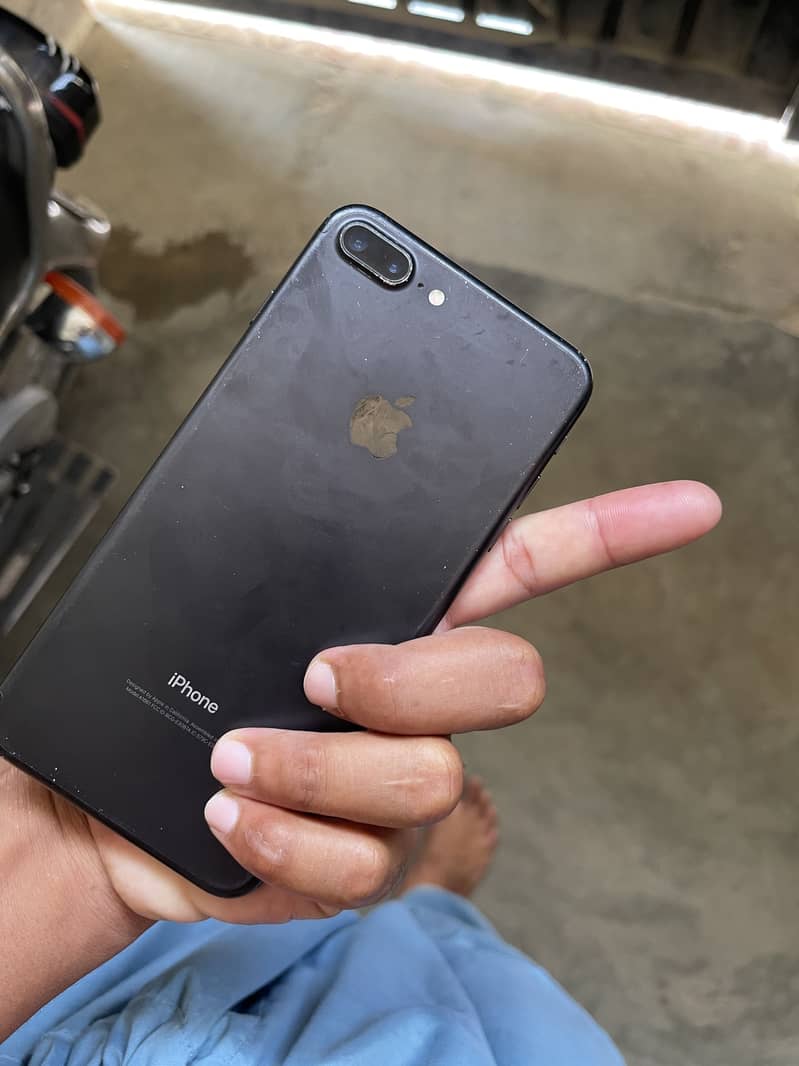 Apple iPhone 7 Plus 13