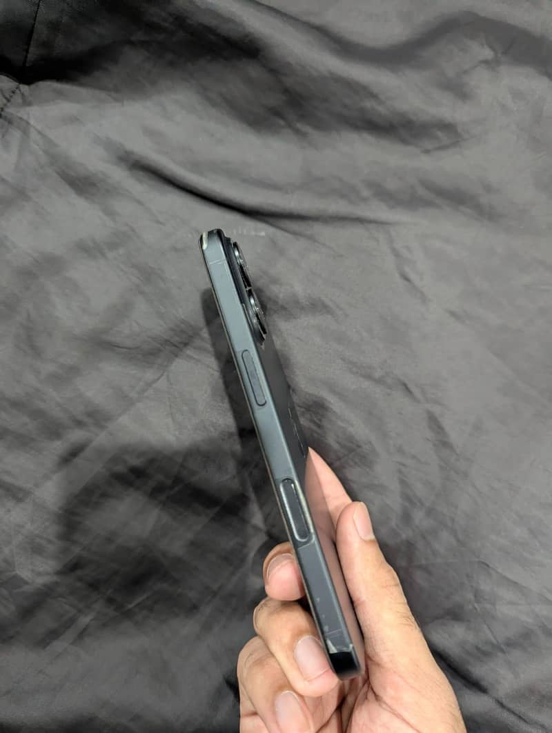 Apple iPhone 16 3