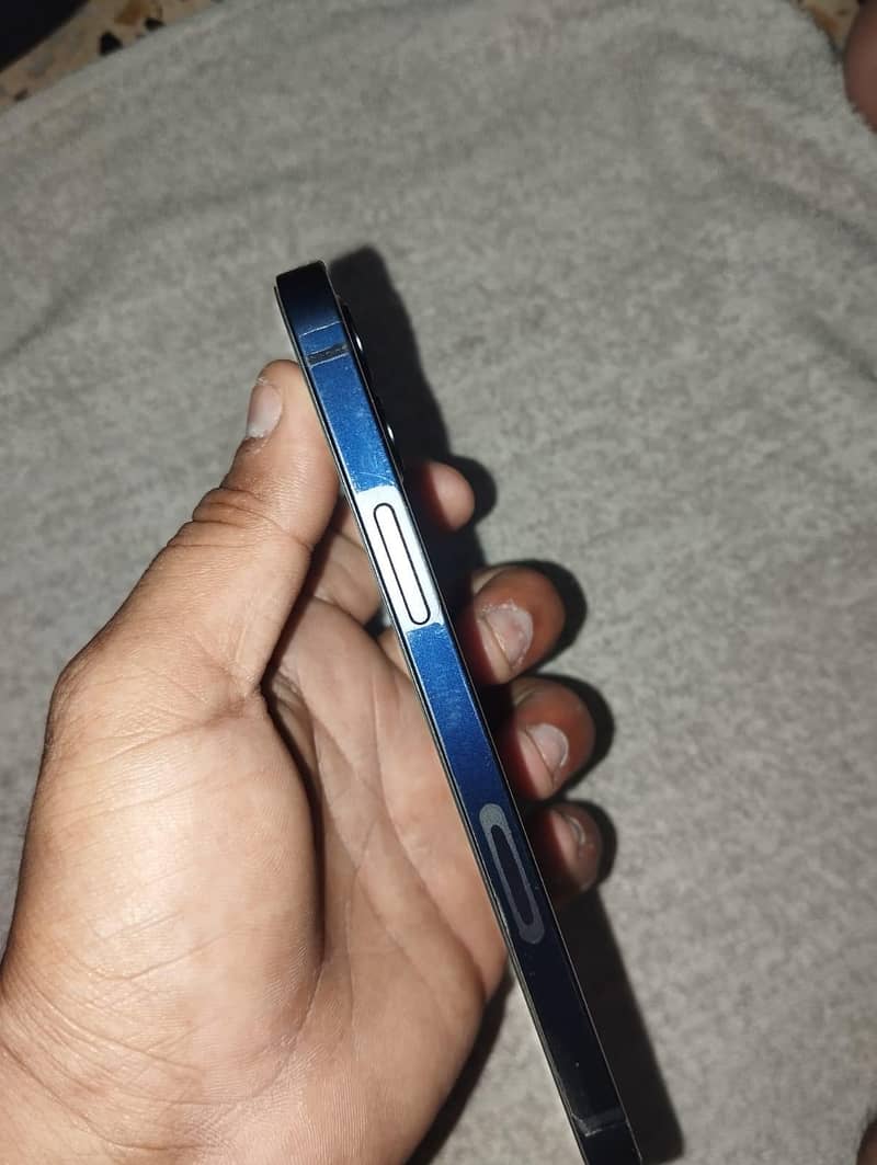 Apple iPhone 12 2