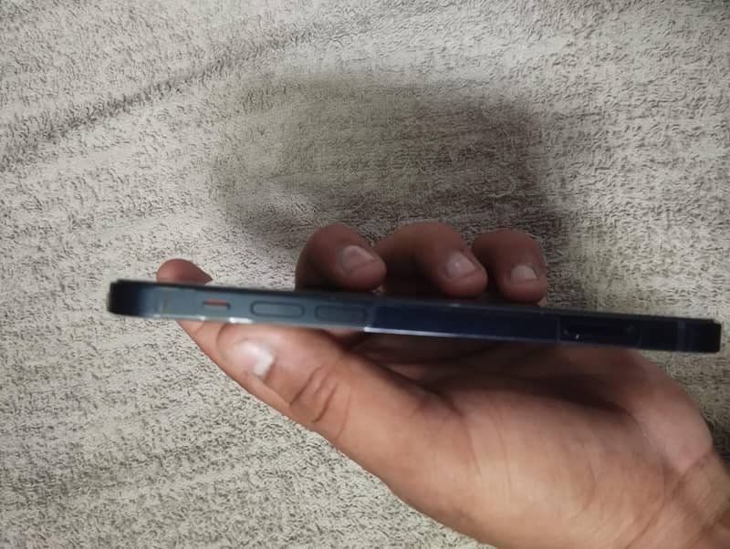 Apple iPhone 12 3