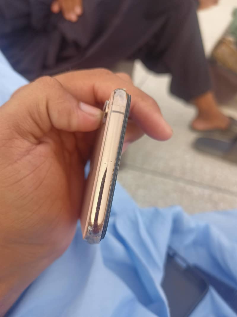 Apple iPhone XS 5