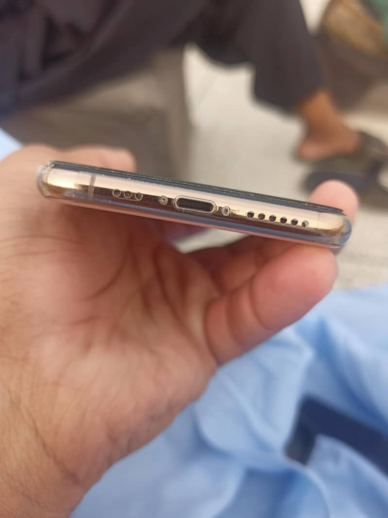 Apple iPhone XS 6