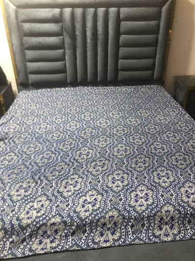 Large king bed size with caouch with side tables 2