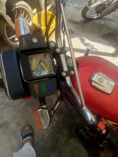 I am selling Yamaha yb100 lush condition