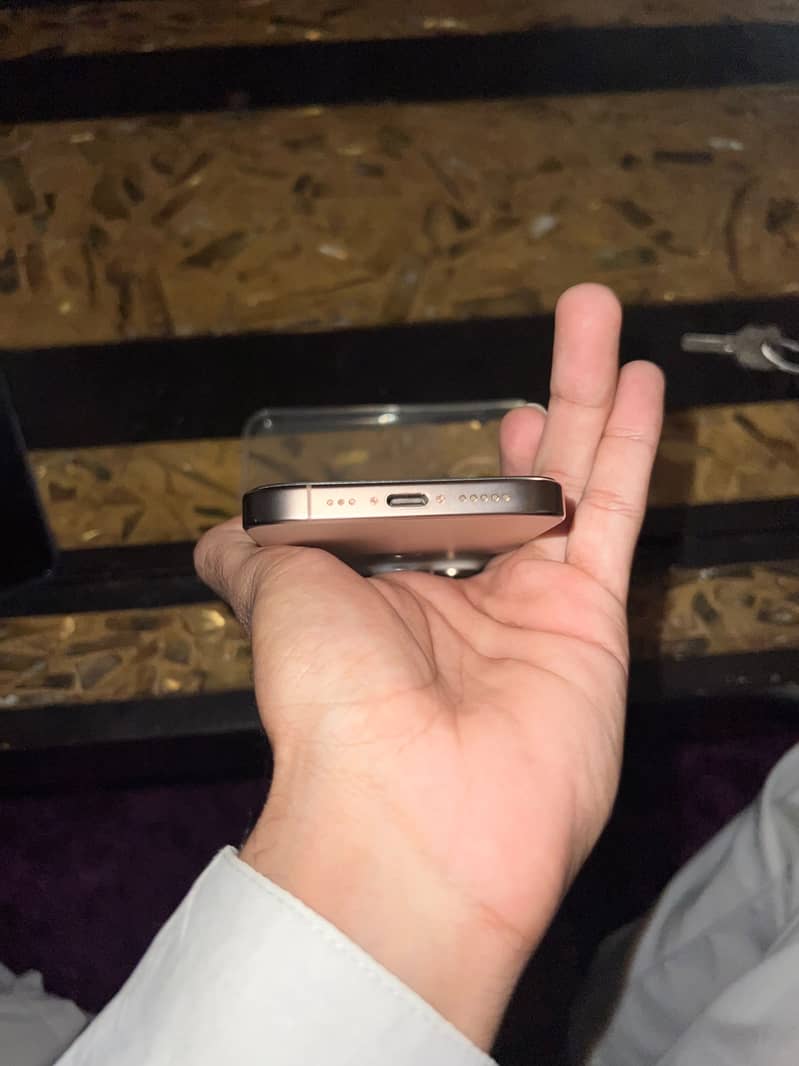 Apple iPhone 16 Pro 5