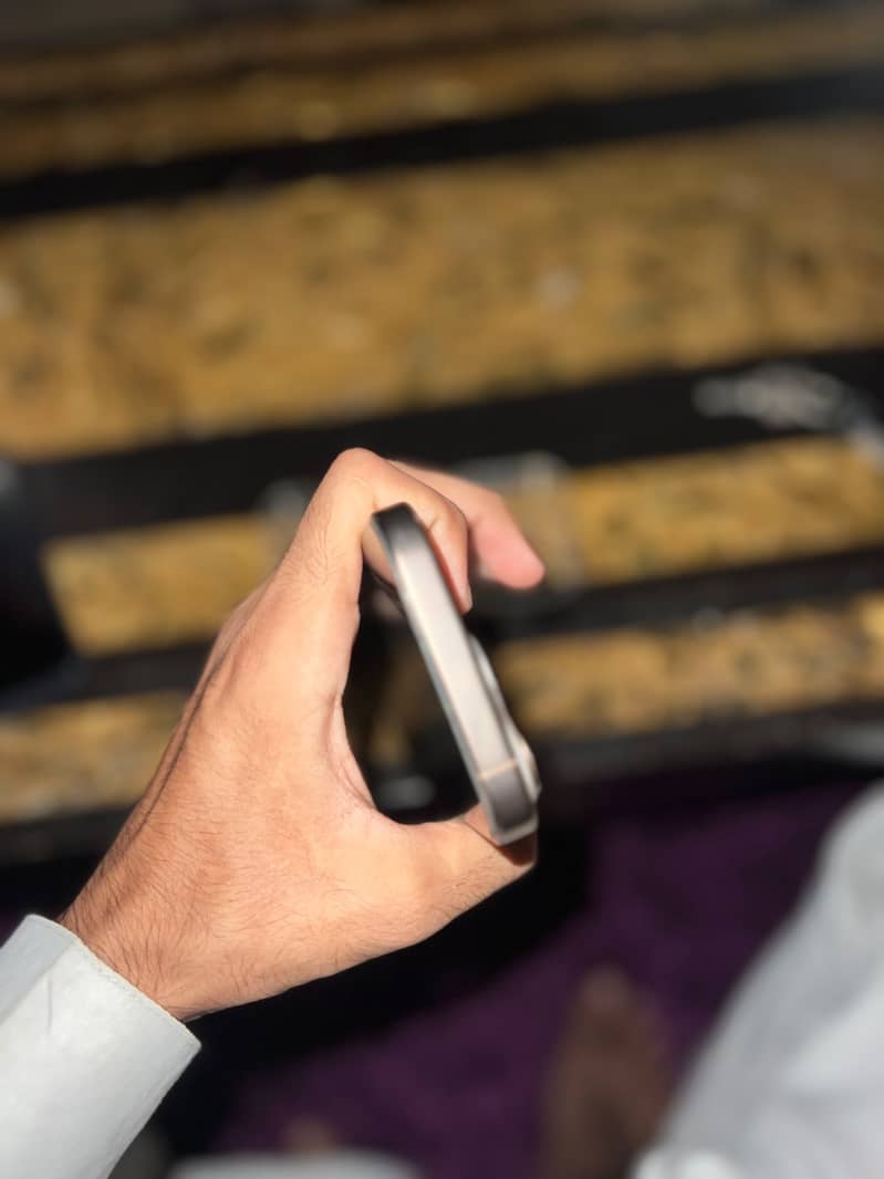 Apple iPhone 16 Pro 7