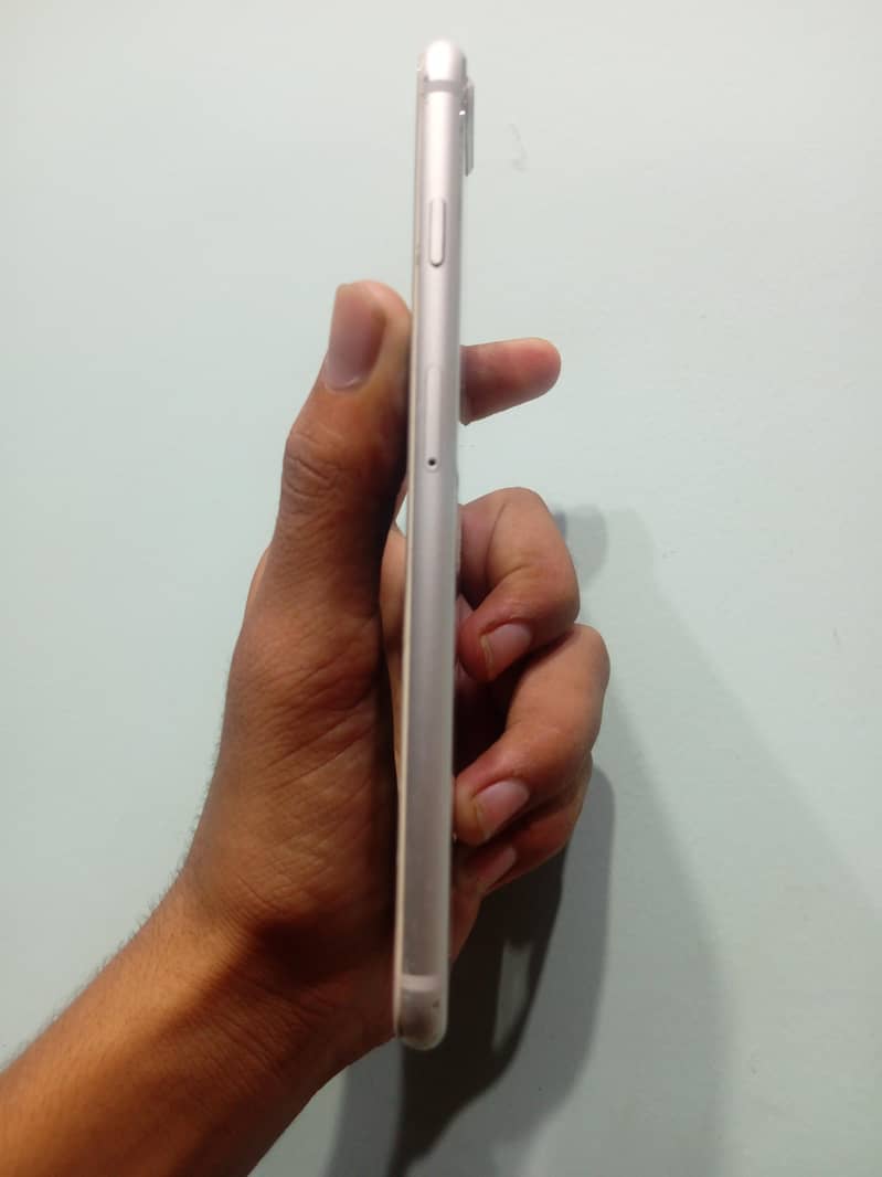 Apple iPhone 8 Plus 4