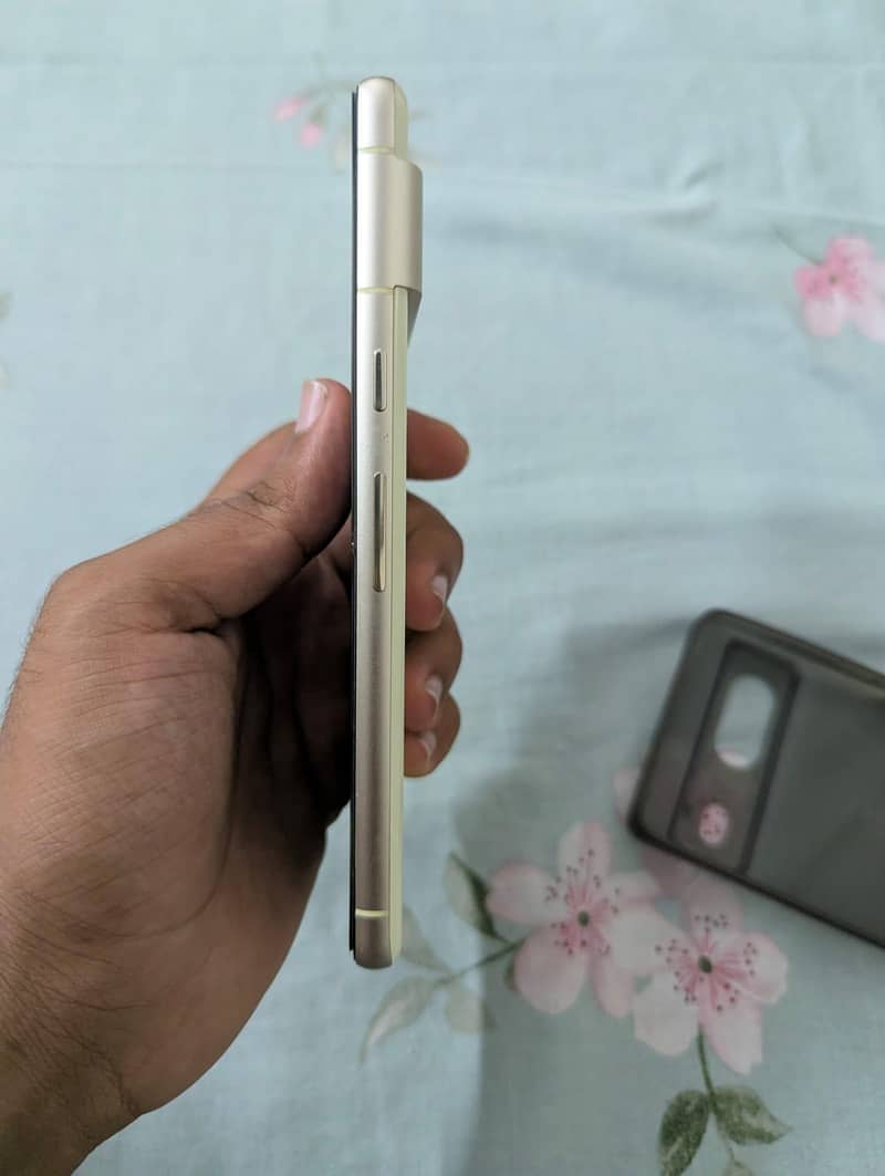 Google Pixel 7 4