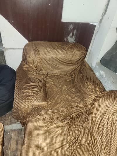 sofa set 6 seater. 10/7 condition.