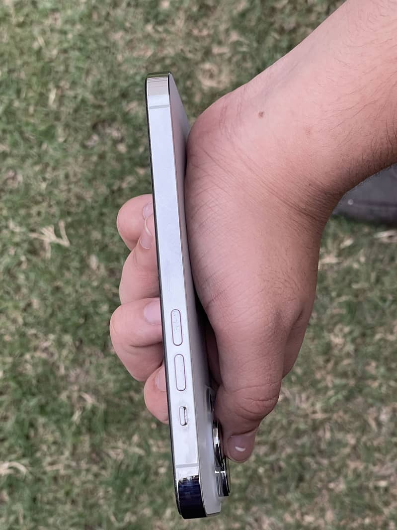 Apple iPhone 14 Pro 4