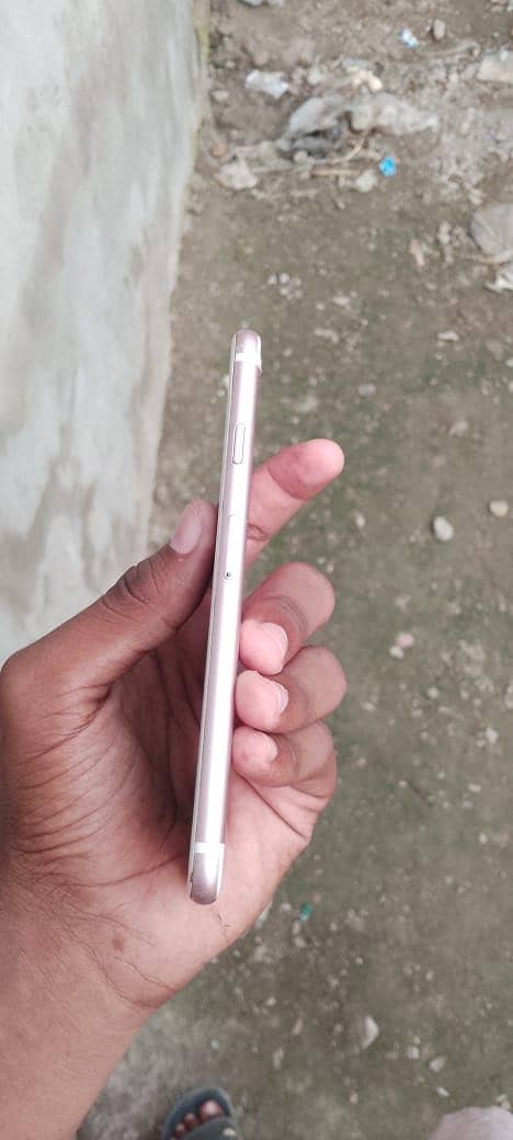 Apple iPhone 6S 1