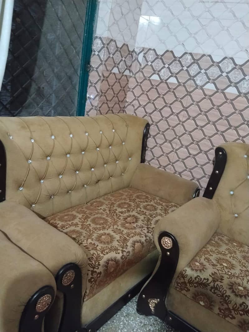 good condition sofaa 1
