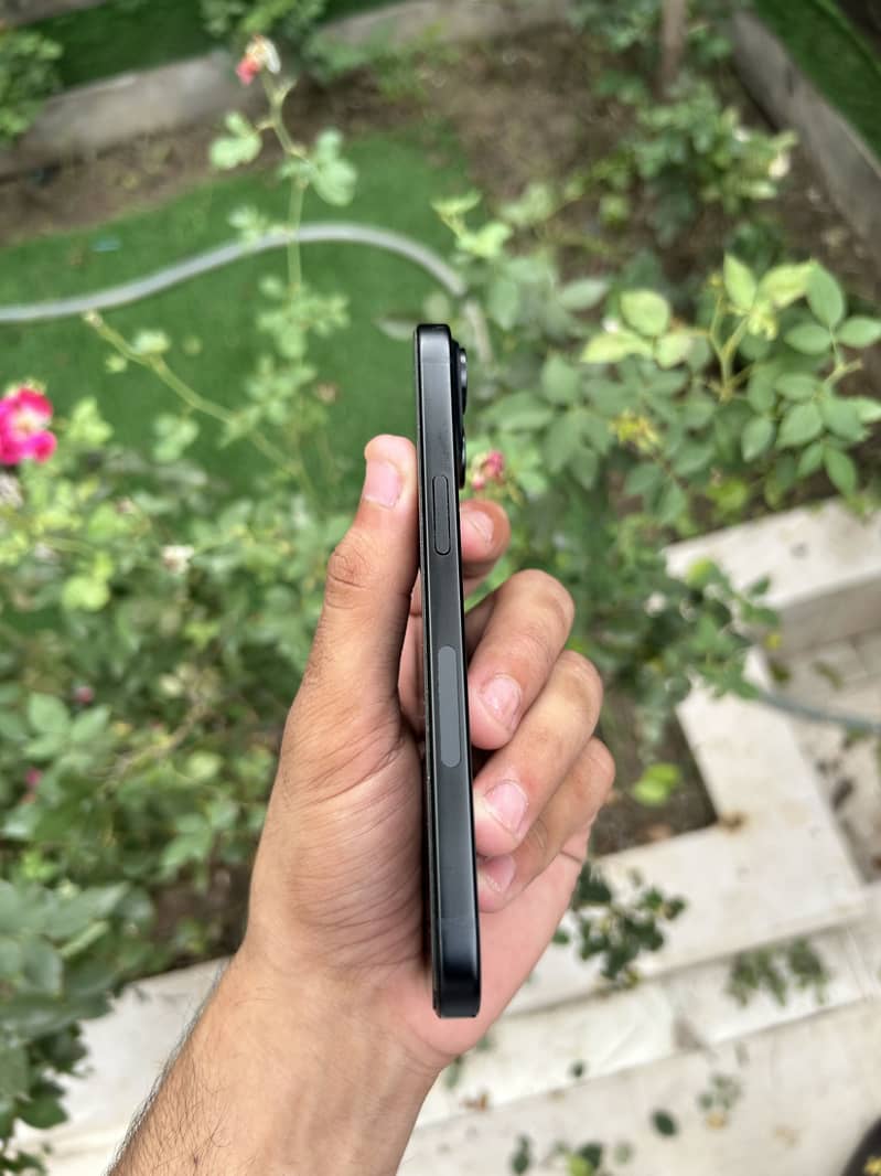 Apple iPhone 15 4