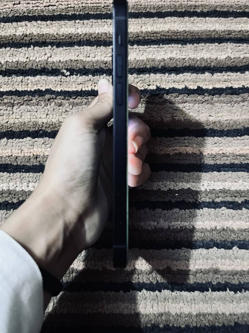 Apple iPhone 12 3