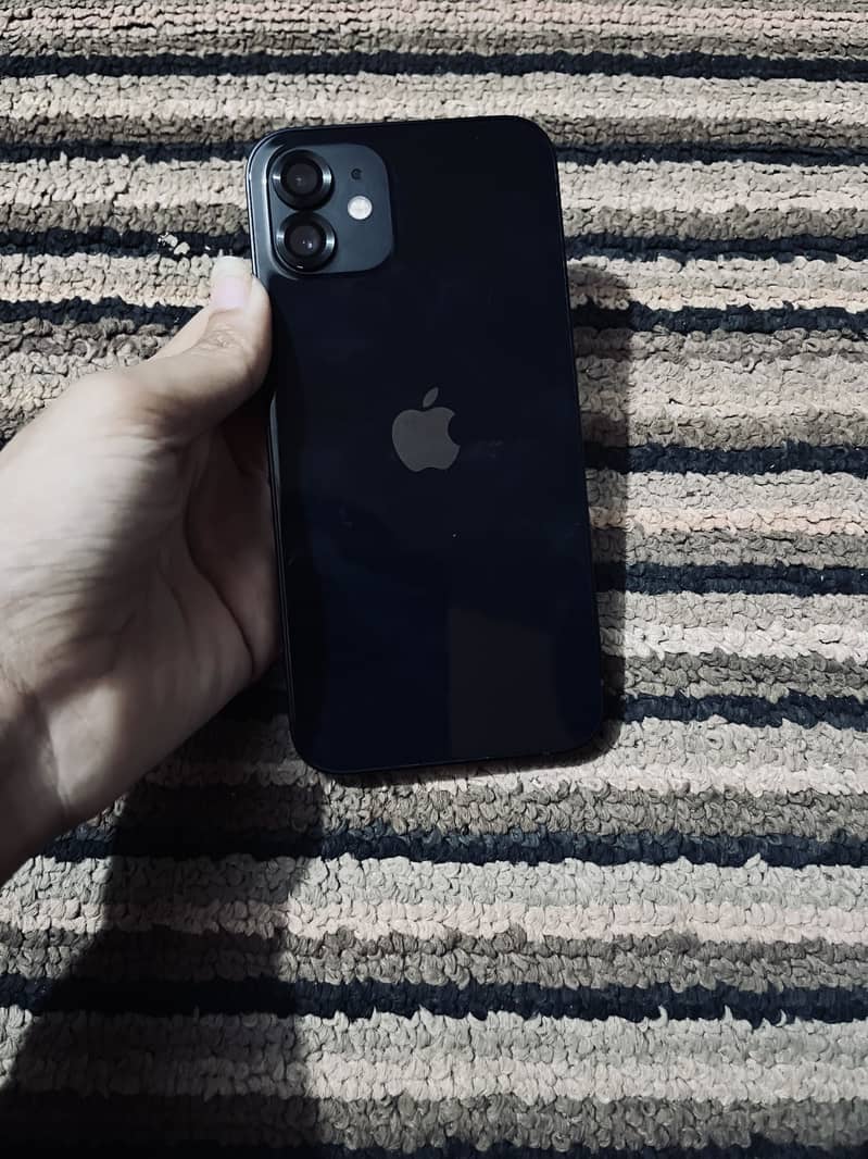 Apple iPhone 12 4