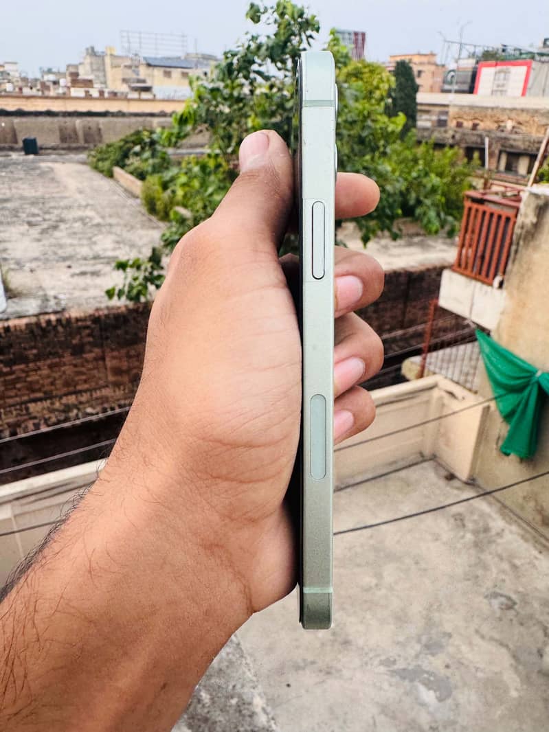 Apple iPhone 12 3