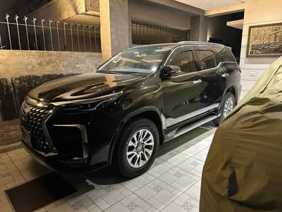 Fortuner side panels 9/10 condition