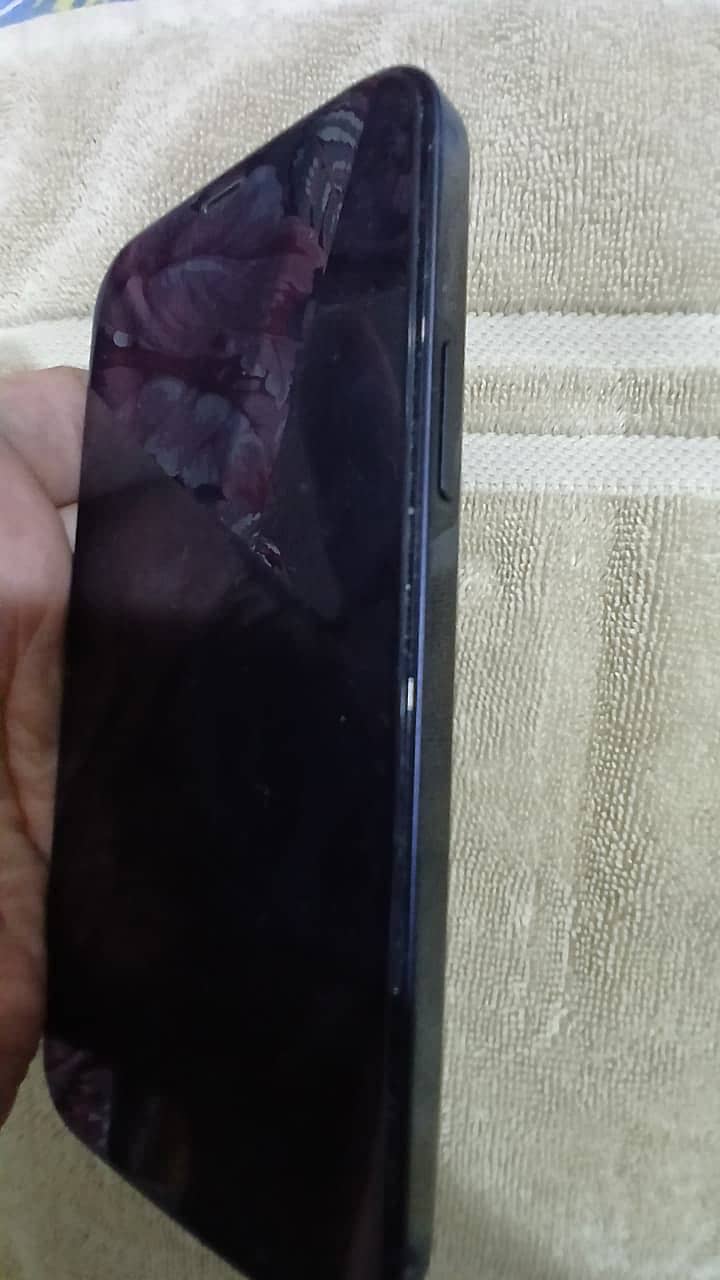 Apple iPhone 12 3