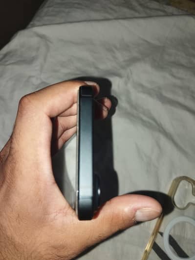 Apple iPhone 16