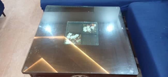 4x4 centre/coffee table - and in very good condition