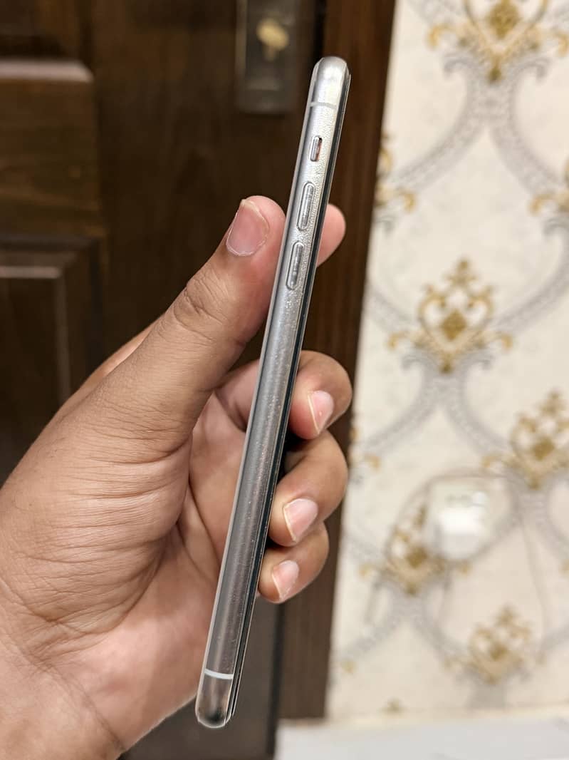 iPhone 11 Pro Max 2