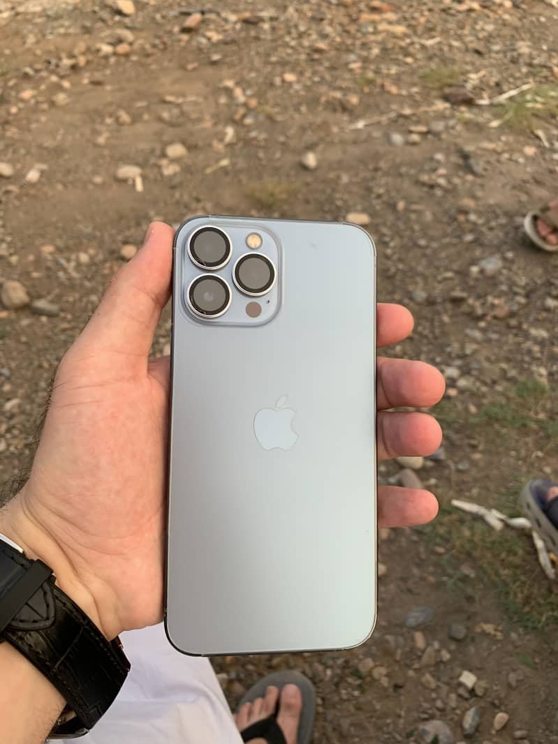 Apple iPhone 13 Pro Max 3