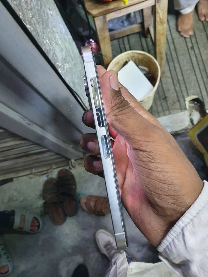 iphone 13 pro Max 3