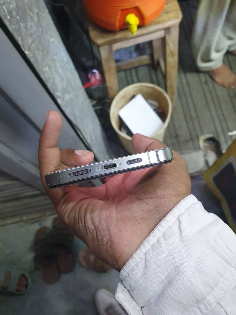 iphone 13 pro Max 4