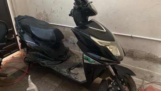 Crown ev scooty