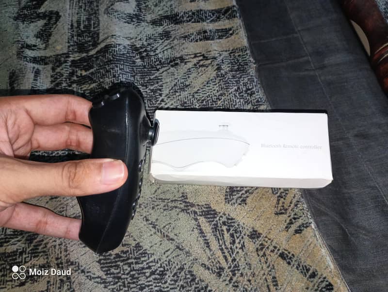 Bluetooth Wireless Controller for VR Headset 1