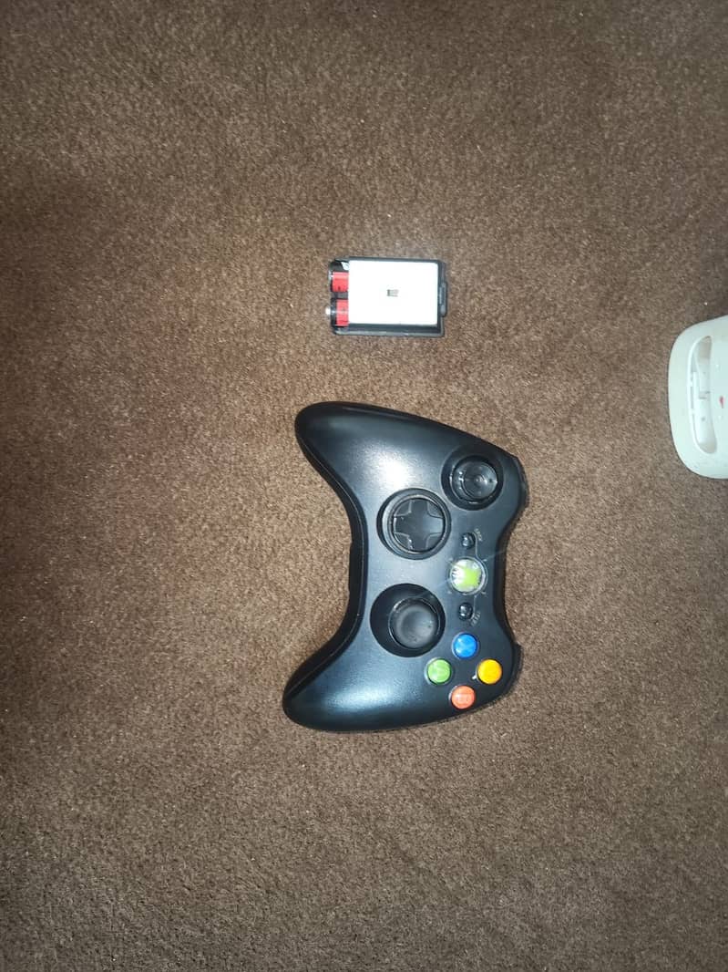 Xbox 360 with controller 2