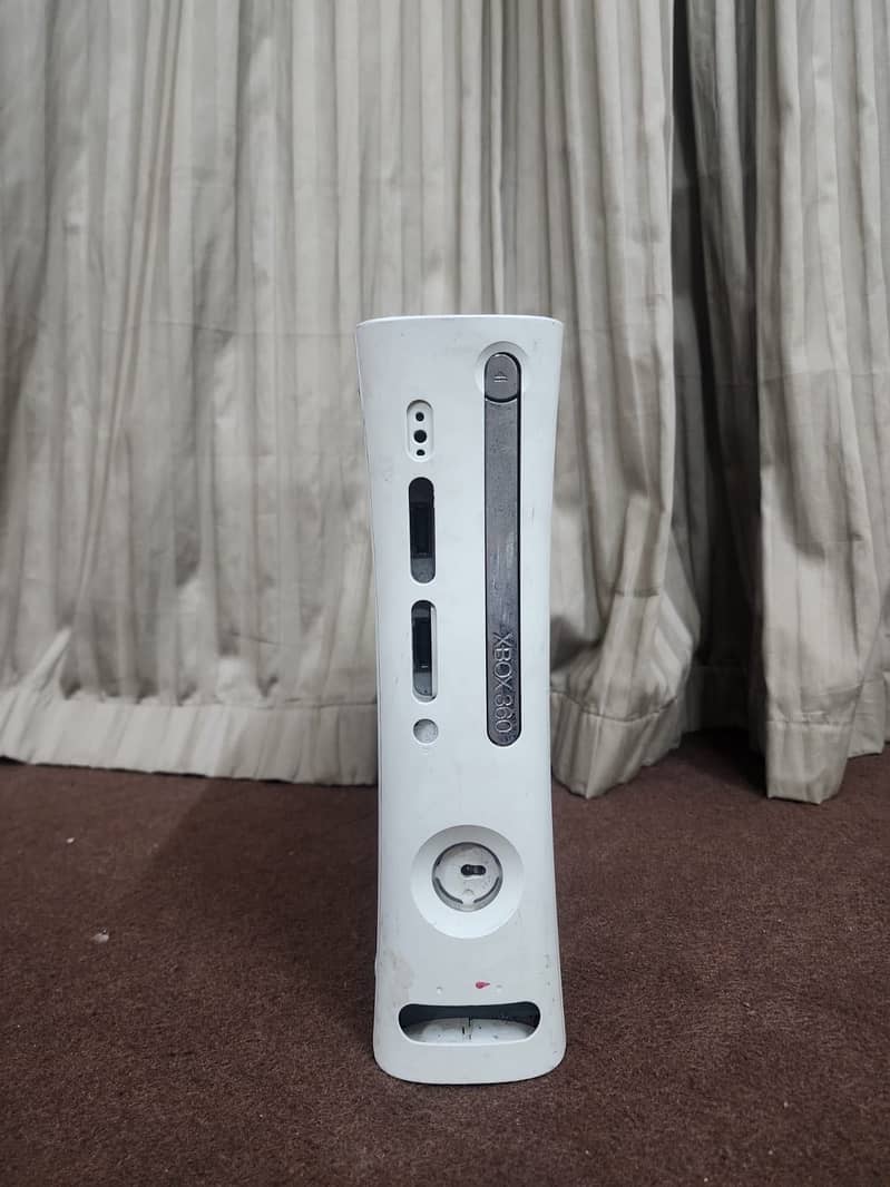 Xbox 360 with controller 4