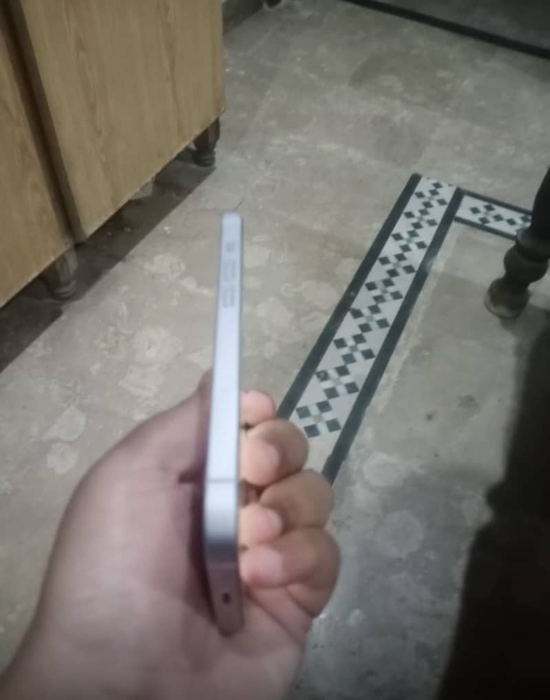 Apple iPhone 14 4