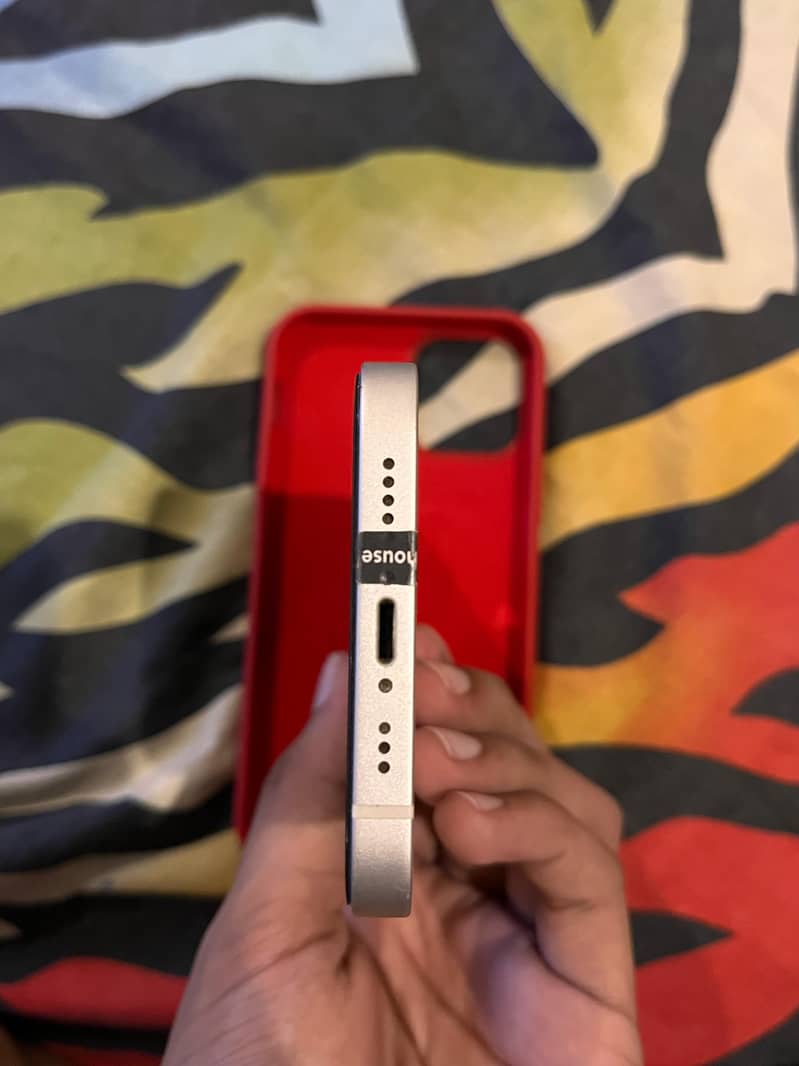 Apple iPhone 12 4