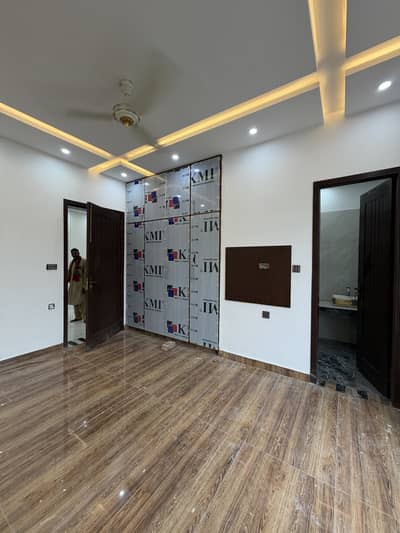 House Of 10 Marla In Central Park Housing Scheme For rent