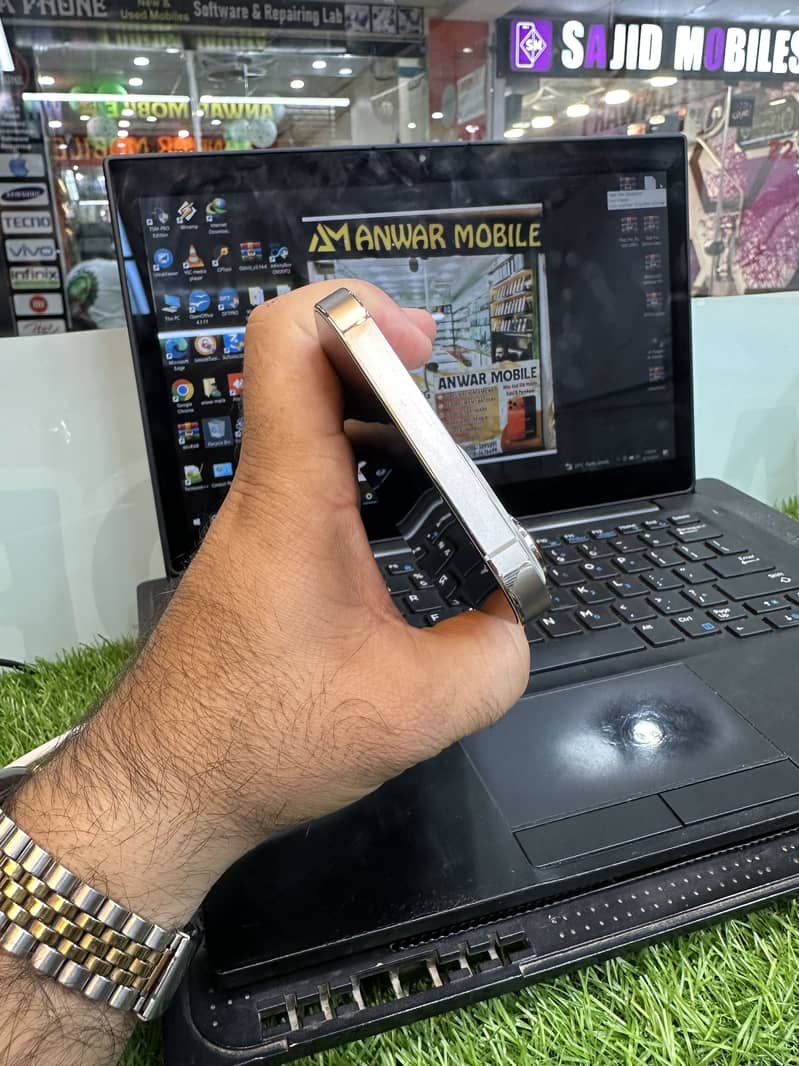 Apple iPhone 13 Pro Max 2