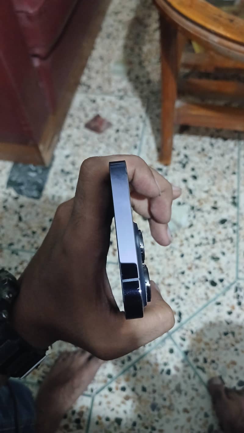 Apple iPhone 14 Pro 2