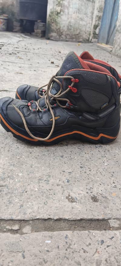 keen hiking shoes