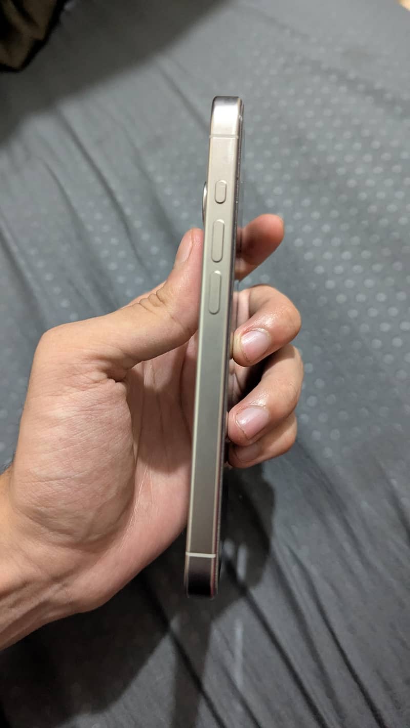 Apple iPhone 15 Pro 3