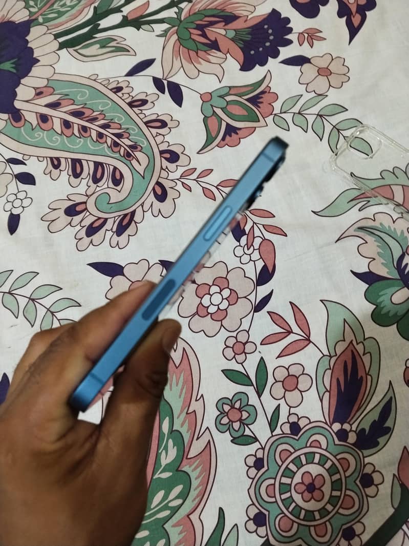 Apple iPhone 13 3