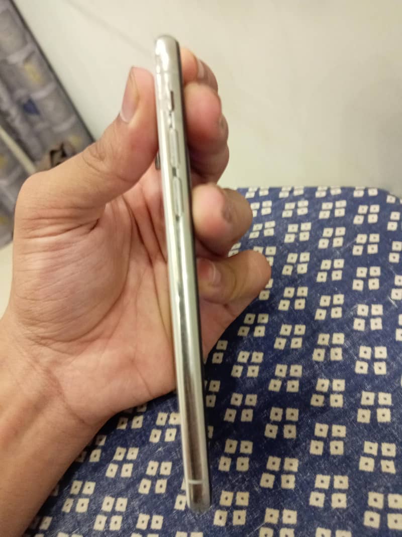 Apple iPhone X 3