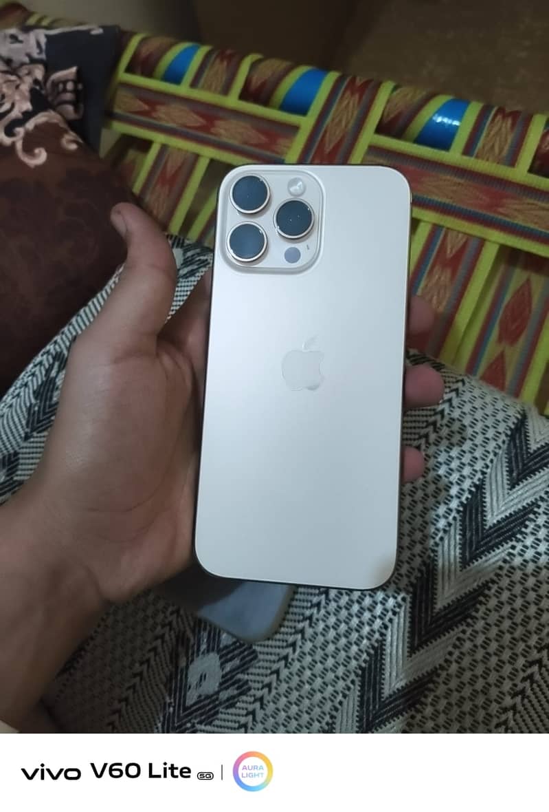 Apple iPhone 16 Pro Max 4